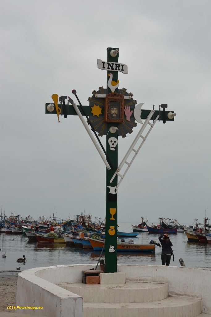 Krzyż w porcie w Paracas
