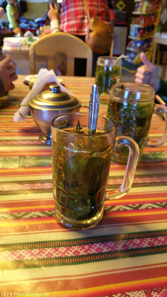 Herbatka ziołowa w jednym z barów na wysokości ok. 4000 m npm.